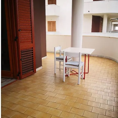 In Con Accesso Diretto 度假居 Fronte Aguglieri